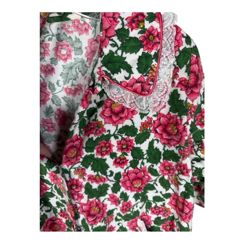 Vintage Pink and Green Robe - Picture 2 of 7